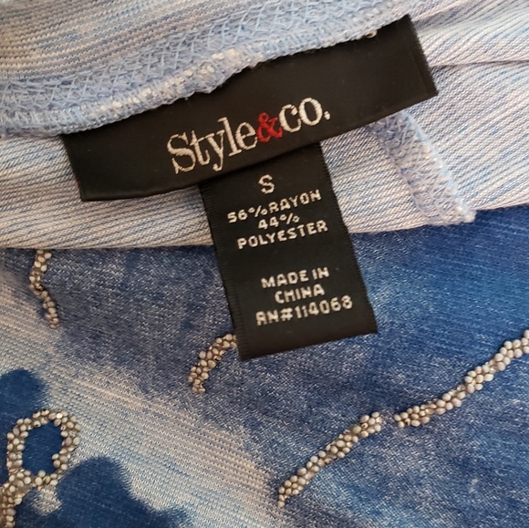 blue textured flower short sleeve scoop neck tee - Picture 5 of 5